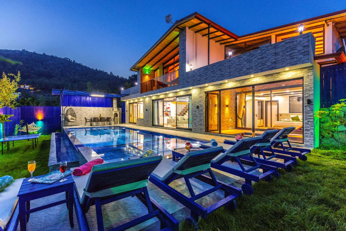 Luxury home in Chicago's southwest suburbs