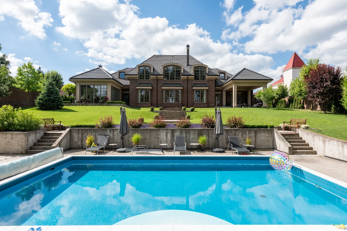 Custom luxury home architecture in Burr Ridge, Illinois