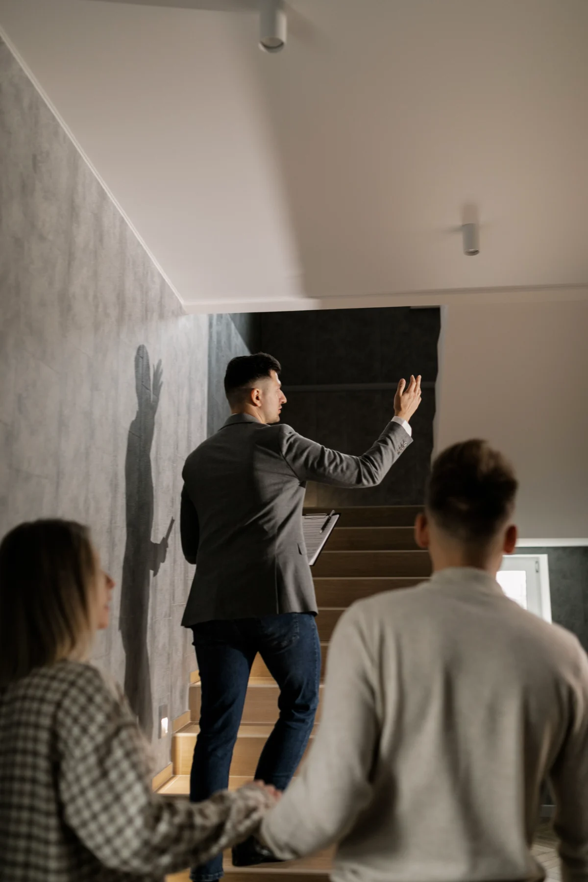Mohammed Mohsen helping luxury home buyers in Chicago's southwest suburbs